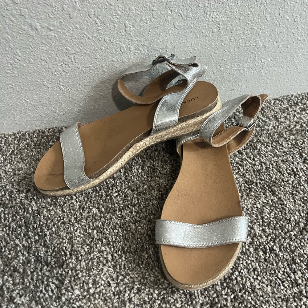 Lucky Brand Women’s Silver Strap Sandals Size 9